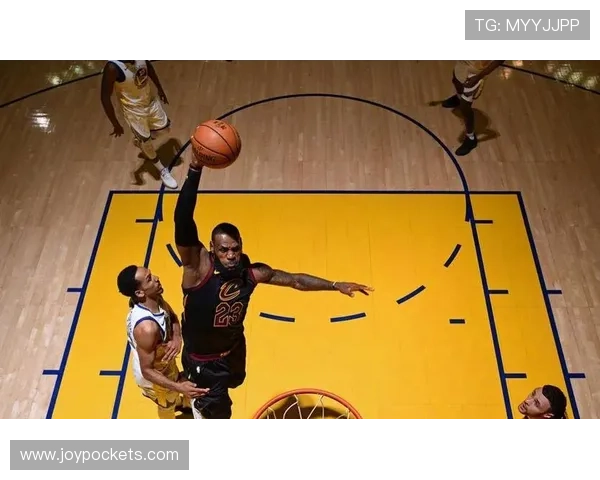 詹姆斯1228胜追平贾巴尔再创三双 詹姆斯1228胜追平贾巴尔再创三双